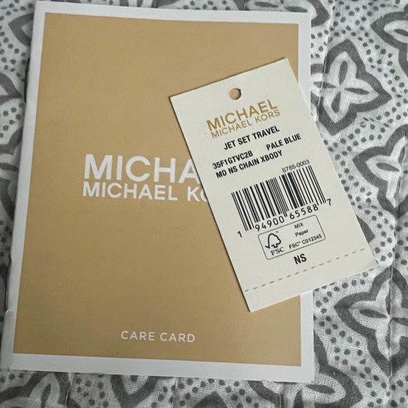 MICHAEL KORS 
Jet Set Travel Medium Logo Crossbody Bag - Picture 8 of 8